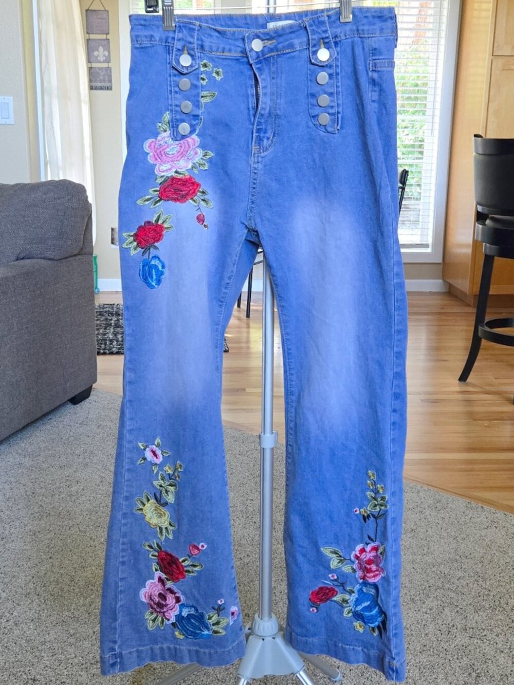 Ursime sz medium blue floral embroidered bell bottom/ flared jeans